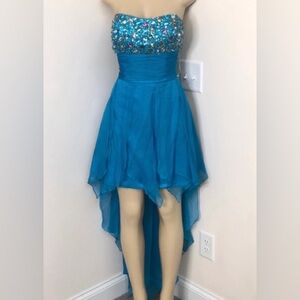 Junior’s Elegant Blue Strapless Prom Dress Size: XS